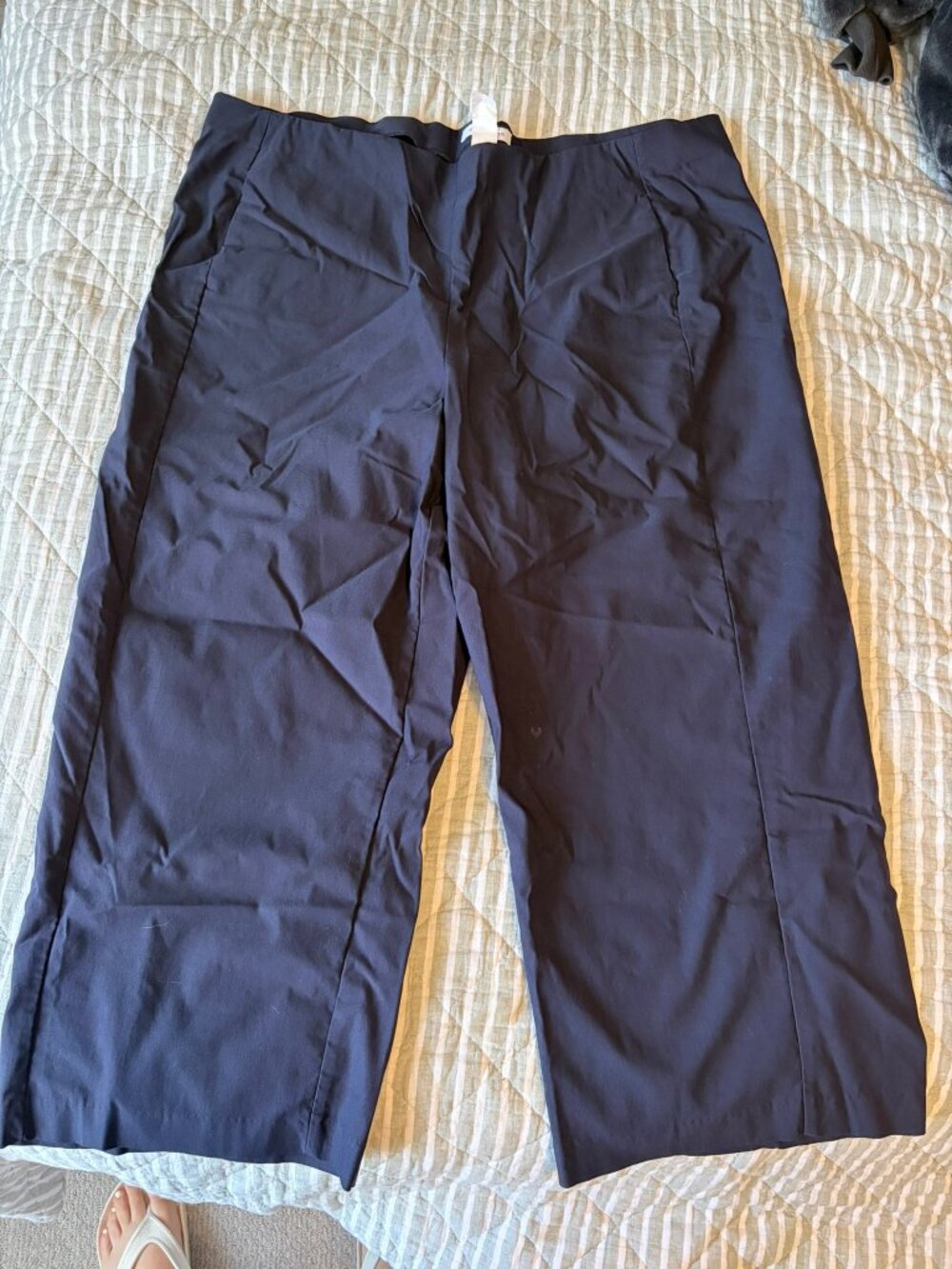 Navy wide leg capri
